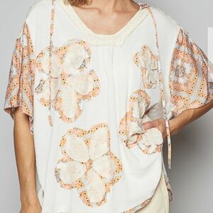 NWT POL oversized short sleeve top with detail flowers and trim